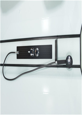 Los cubículos derechos libres de la ducha del cuadrante con el vidrio moderado transparente fijaron el aluminio negro del panel